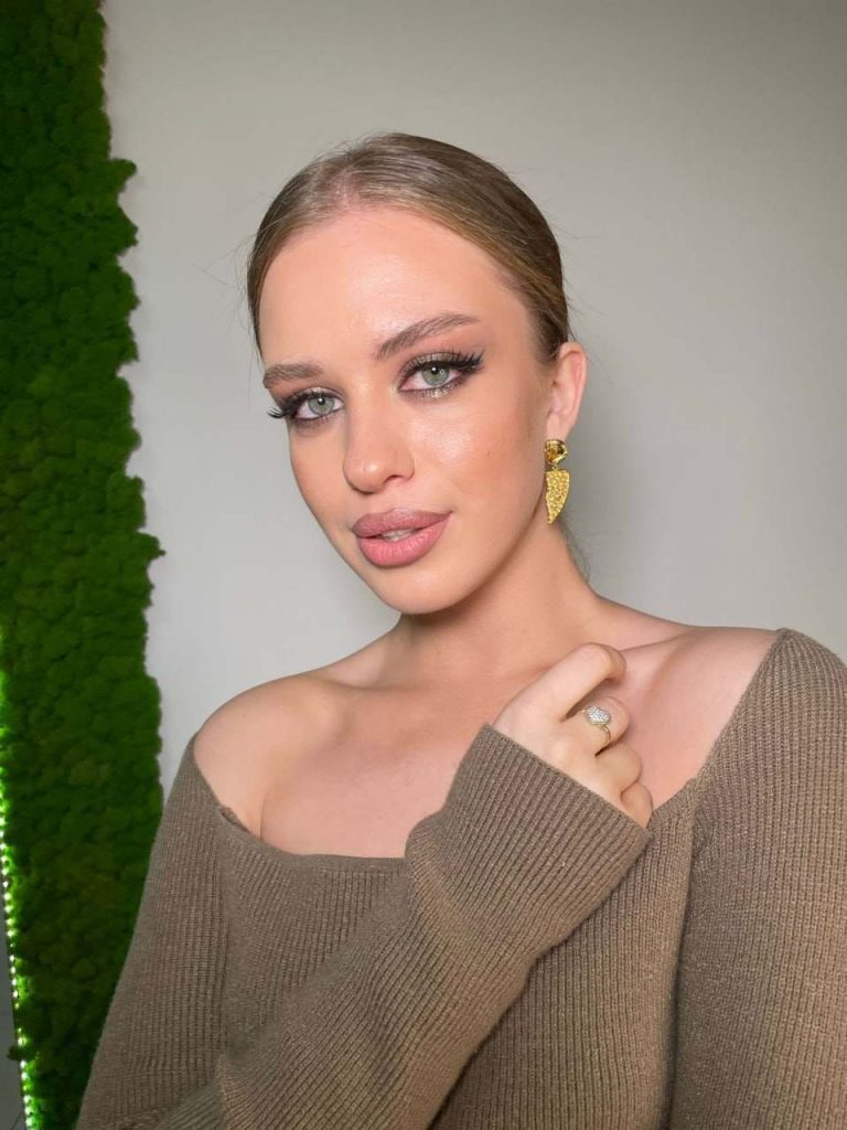 Эскортница Амилина