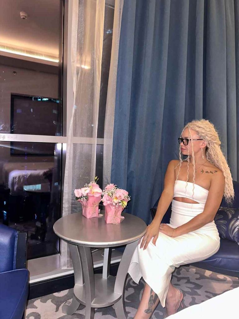 Эскортница Амина